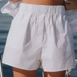 NEVER WORN BRAND NEW DAILY DRILLS WHITE POPLIN RESORT SHORT SIZE MEDIUM